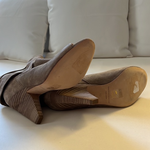 Sigerson Morrison NWOT Faro Suede Peep-Toe Tassel Boho Bootie Size 10 - Picture 10 of 11